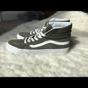 Olive suede Vans W9
